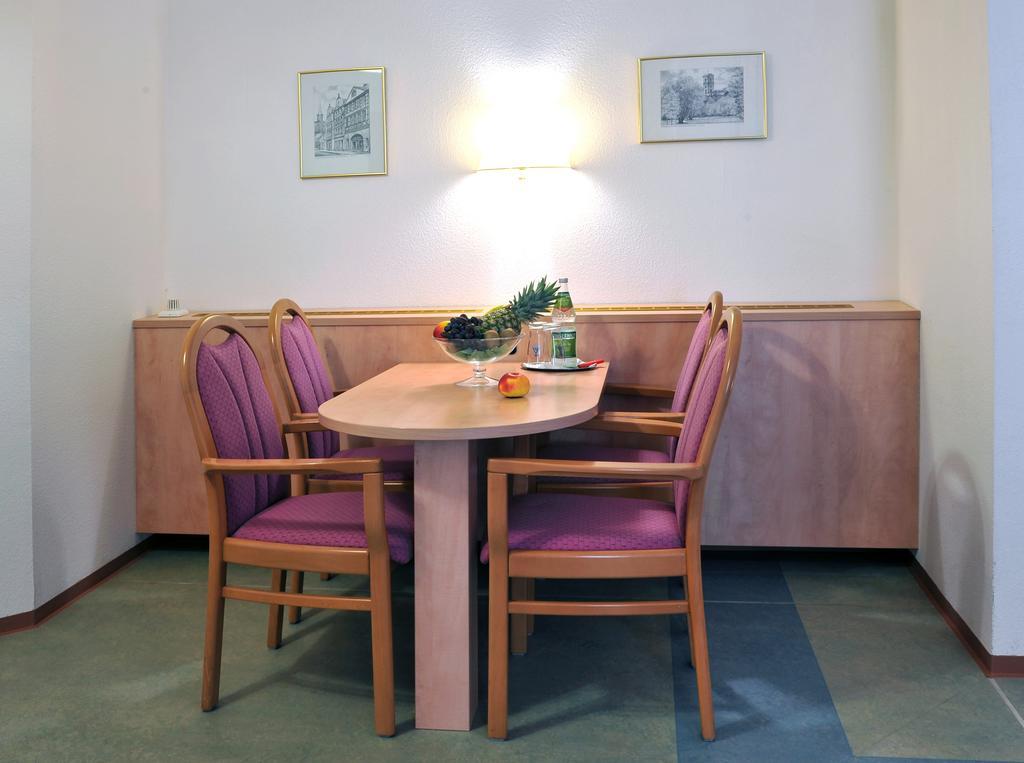 Hotel Gruener Baum 폼메르스펠덴 외부 사진
